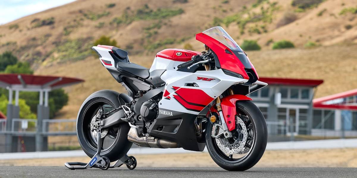 「70th Anniversary Edition」採用白紅配色作為主軸。(圖/台灣<a href='/search/tags/山葉/' target='_blank'>山葉</a>提供)