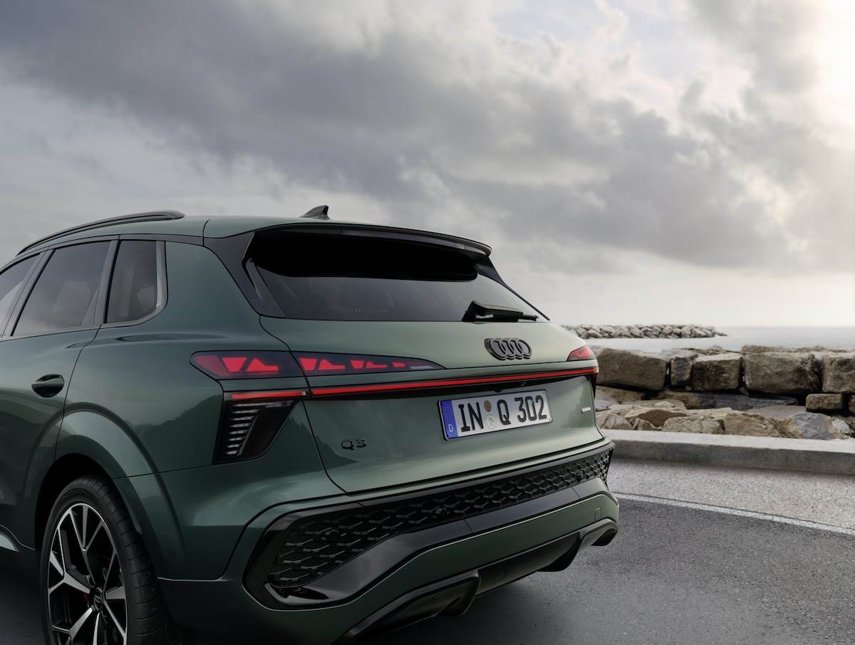 車尾提供OLED尾燈與動態迎賓燈效等配置，提升整體辨識度與科技氛圍。（圖／Audi Taiwan提供）