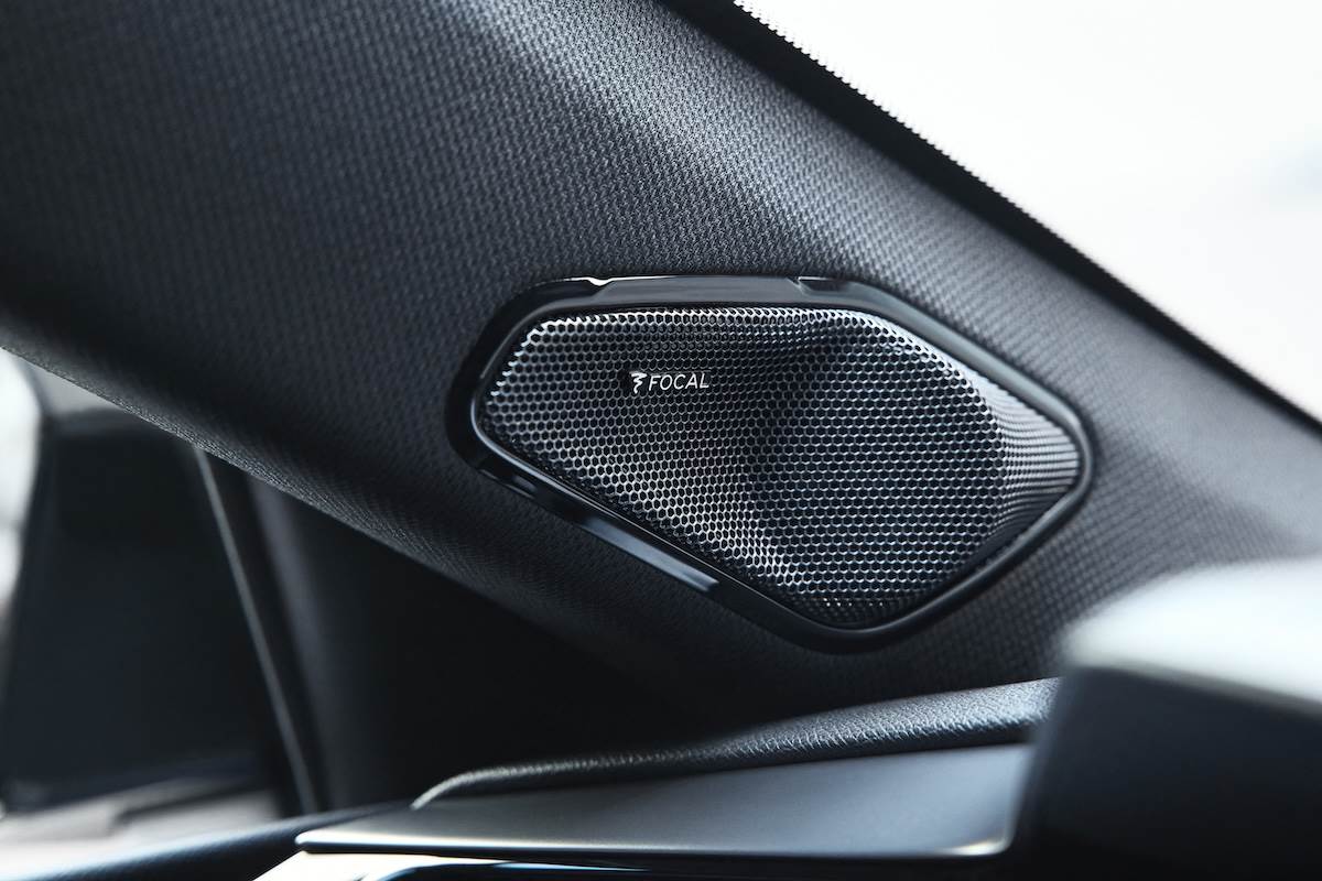 PEUGEOT於<a href='/search/tags/408 GT PREMIUM/' target='_blank'>408 GT PREMIUM</a>新增價值超過8萬元的法國頂級音響FOCAL Premium Hi-Fi音響系統。（圖／寶嘉聯合提供）