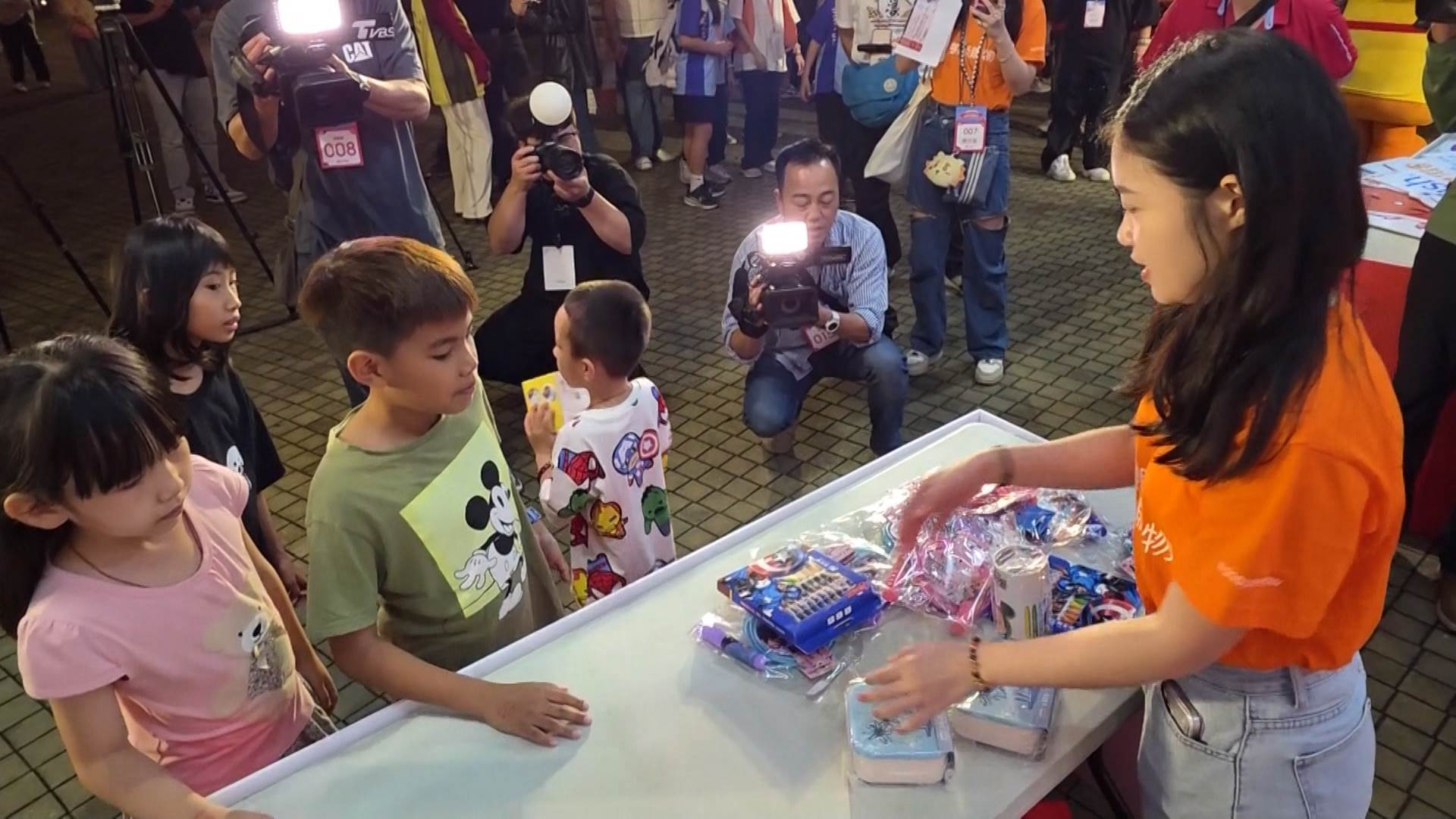  攜手13間社福機構，讓孩子提前感受兒童節喜悅。（圖／東森新聞）