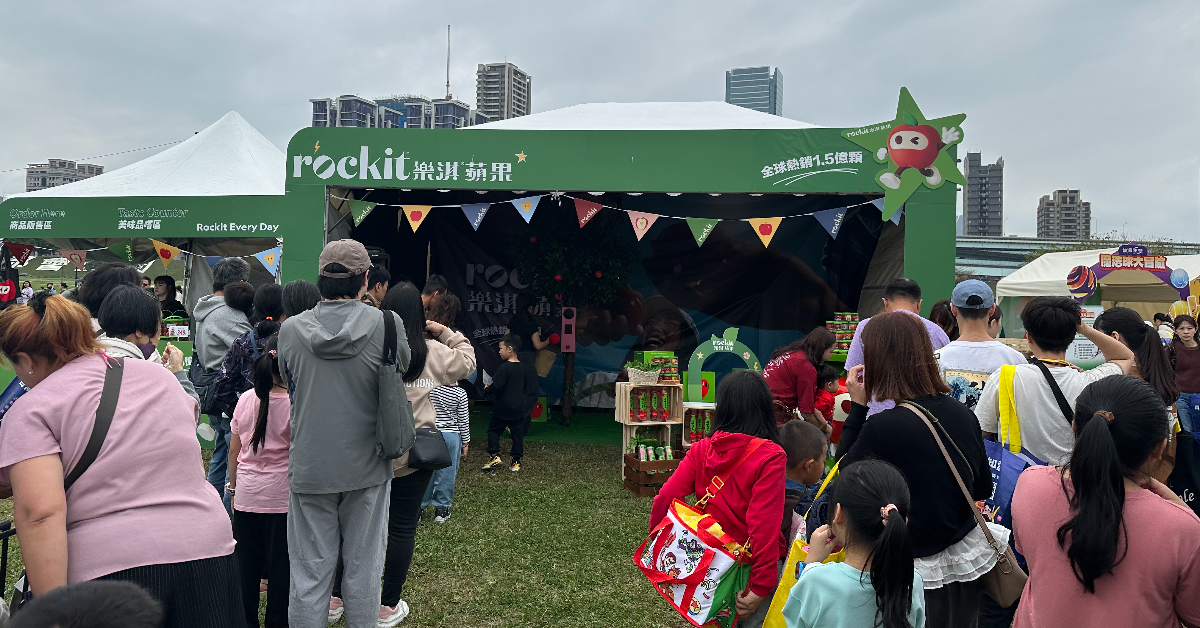 活動現場規劃多項互動體驗，其中「蘋果接接樂」等遊戲深受小朋友喜愛，讓孩子在玩樂中感受樂淇蘋果的趣味與特色。（圖／樂淇蘋果提供）