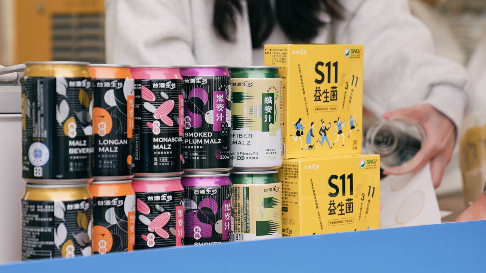 台酒生技熱門生技兼顧美味及健康，商品擄獲親子目光。（圖／東森新聞）