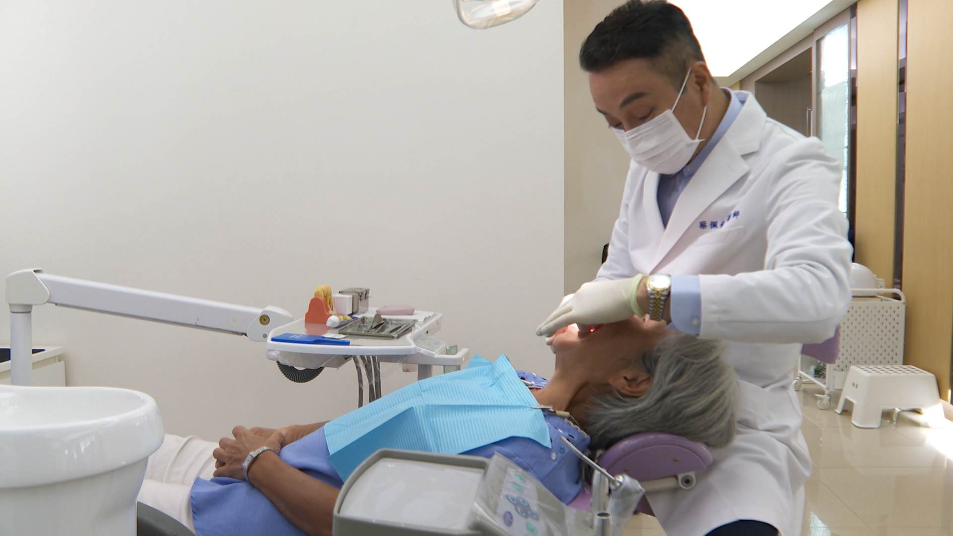 序列 18.00_01_46_08.Still015