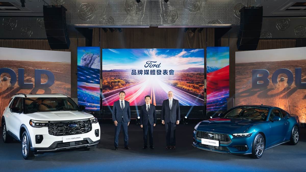 美國在台協會處長谷立言（右）罕見出席汽車品牌記者會。（圖／林昱丞攝影）