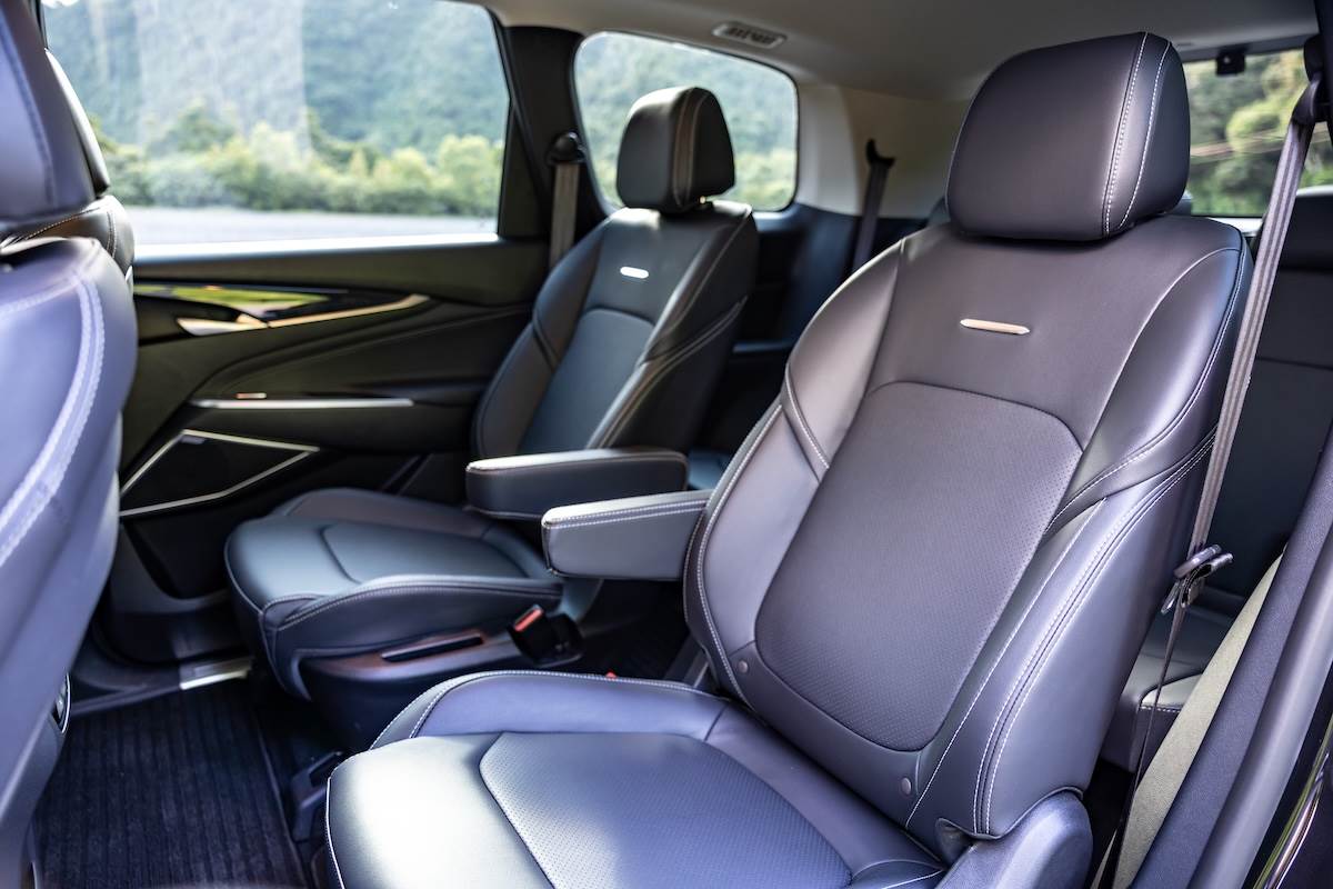 G50 PLUS「座享幸福特仕版」將原本為手動調整的第二排座椅換成電動調整。（圖／MG Taiwan提供）