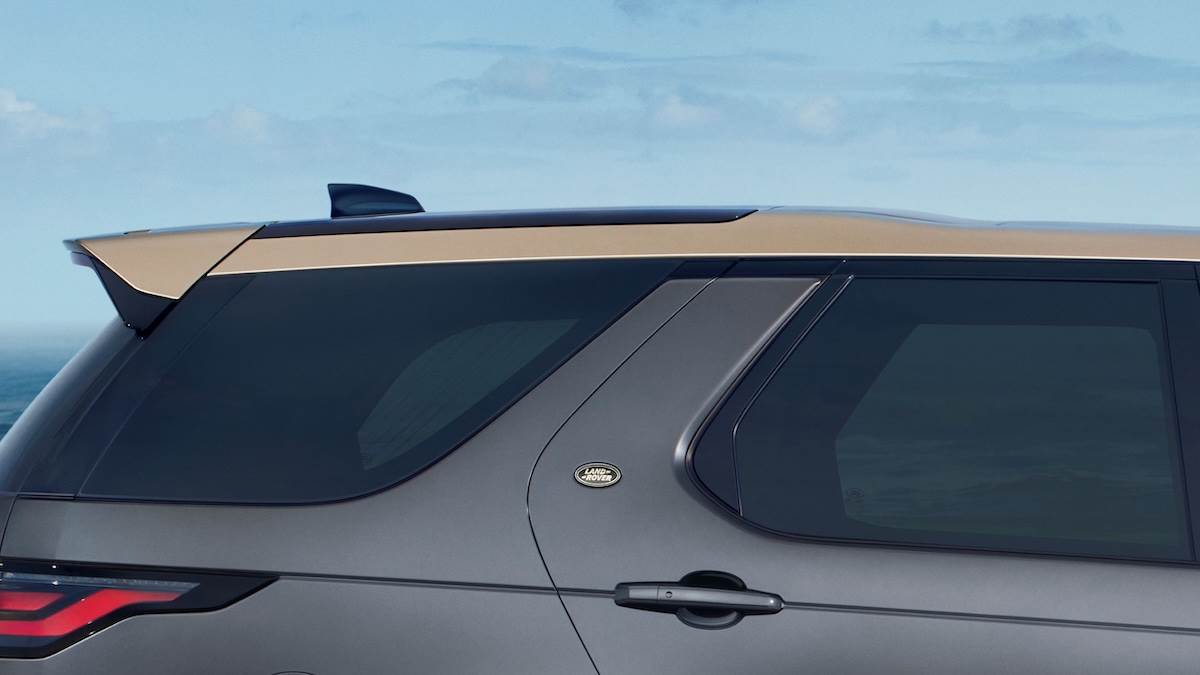 Petra Copper佩特拉銅對比色車頂為Discovery Tempest Edition獨特的設計。（圖／JLR Taiwan提供）