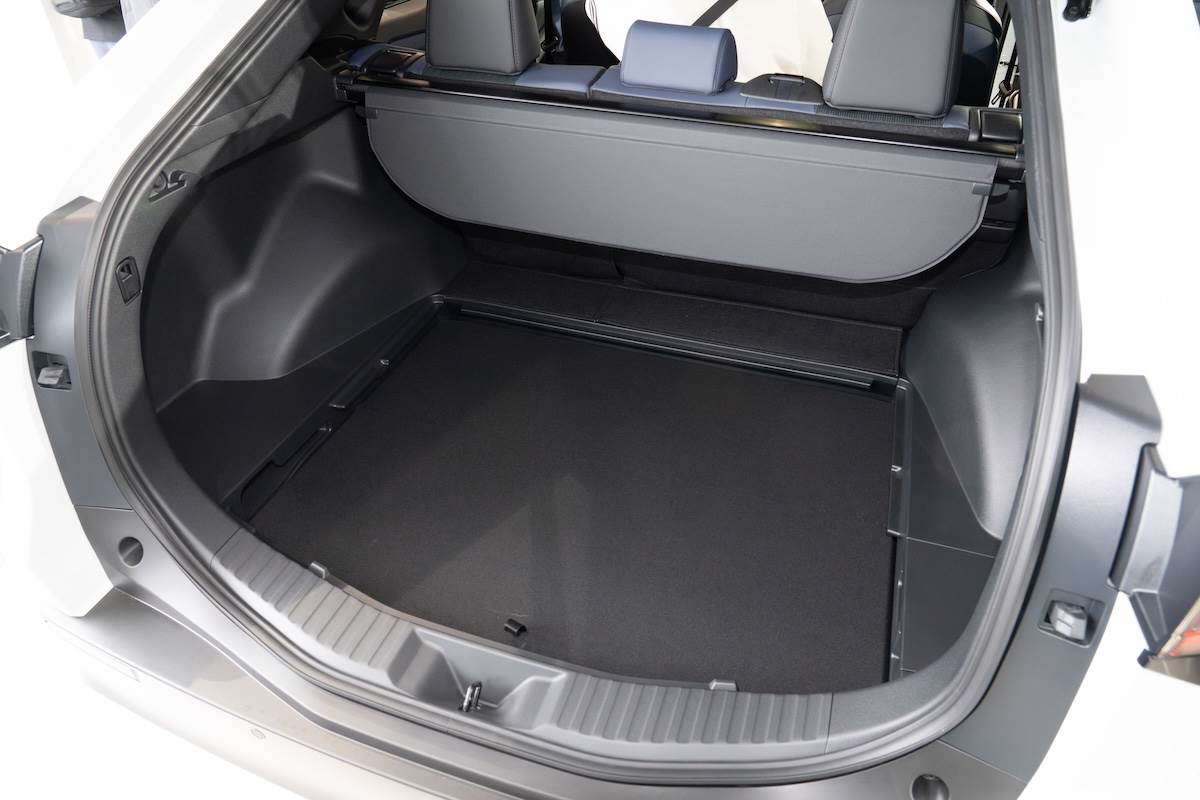後行李廂最大乘載容量達452公升,其雙層甲板固定於較低位置時可額外增加71mm空間。(圖/林昱丞攝影)