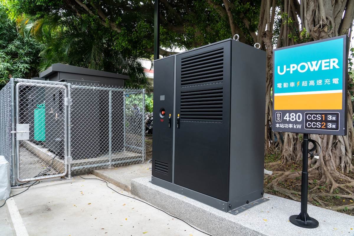 大同承德站導入最新480kW超高功率充電設備,全數搭配500A液冷槍及能源動態分配技術。(圖/林昱丞攝影)