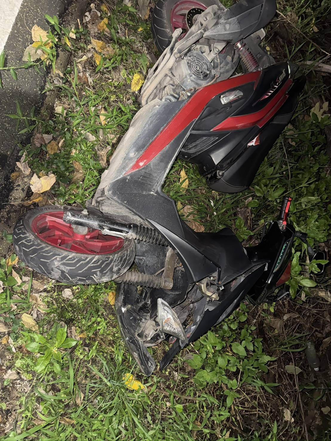 事發地點位在新莊區重新堤外道往三重方向9公里300公尺處。（圖／東森新聞）