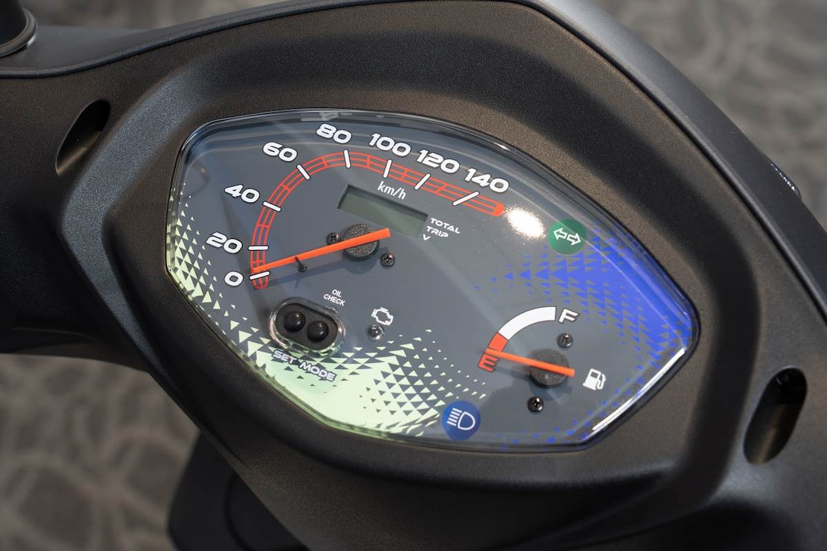 傳統式儀表。（圖／林昱丞攝影）