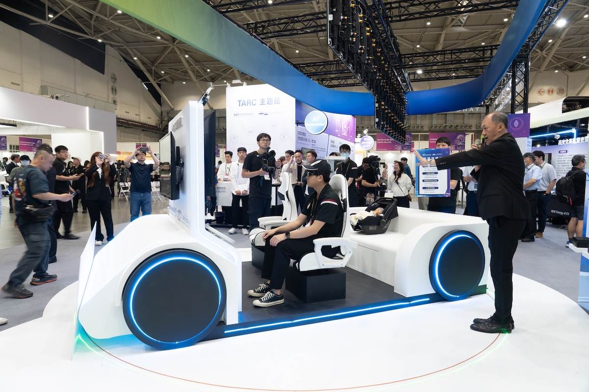 AI全方位智慧座艙有AI駕駛者視線追蹤技術、AI駕駛生理監控、兒童遺留偵測系統（CPD），以及AI車外哨兵監控等功能。（圖／林昱丞攝影）