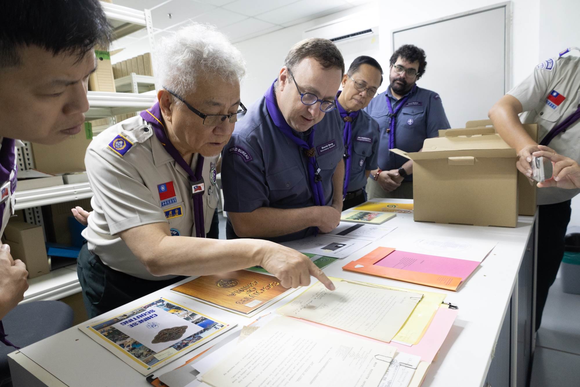 參訪世界童軍總部文史館，觀看中華民國童軍文物