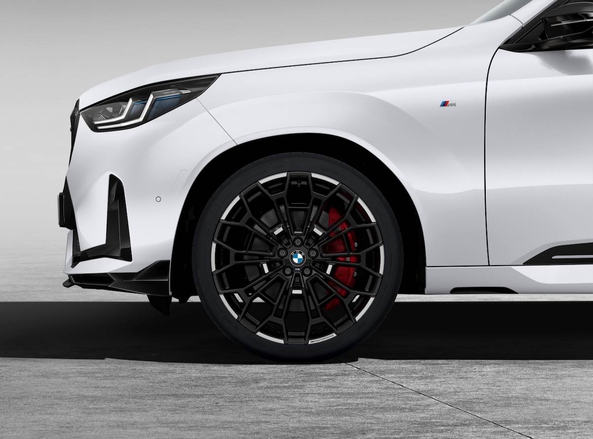 汎德同步推出「M Performance 22吋1134M輪胎鋁圈組」。（圖／汎德提供）