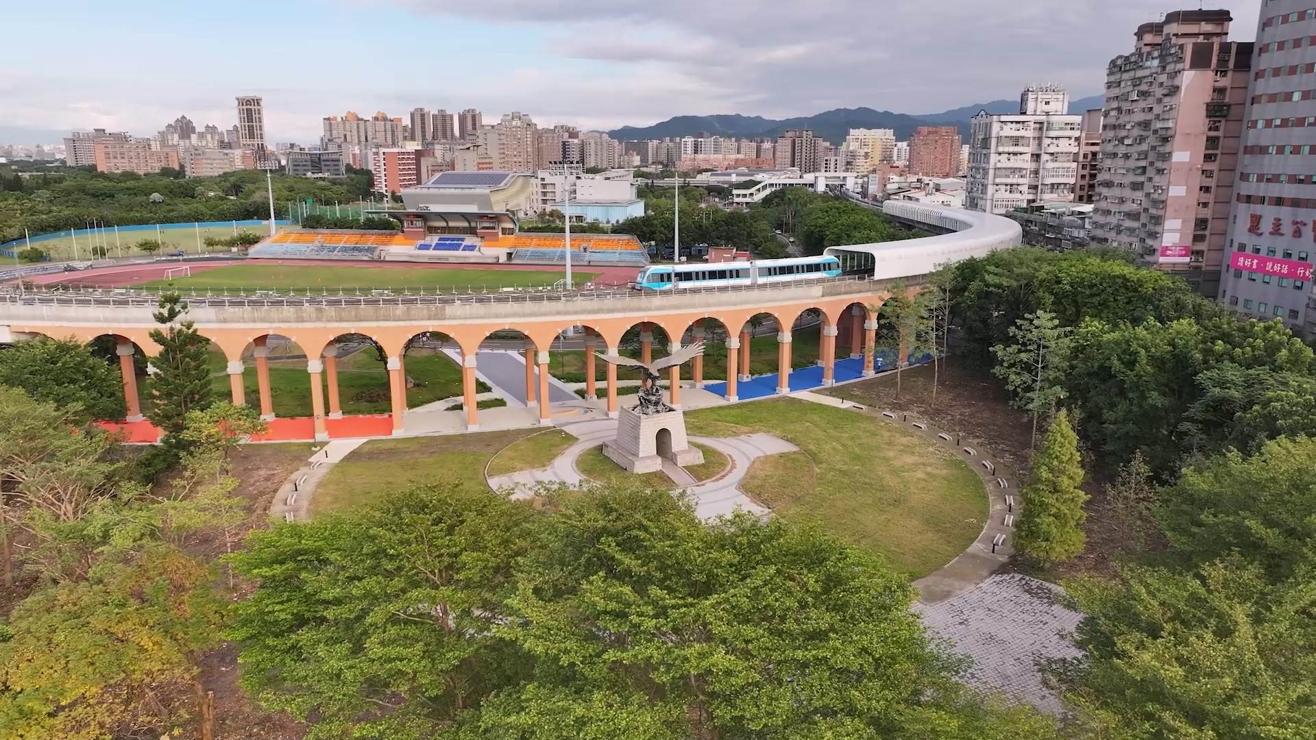 三鶯線臺北學站飛鳶廣場