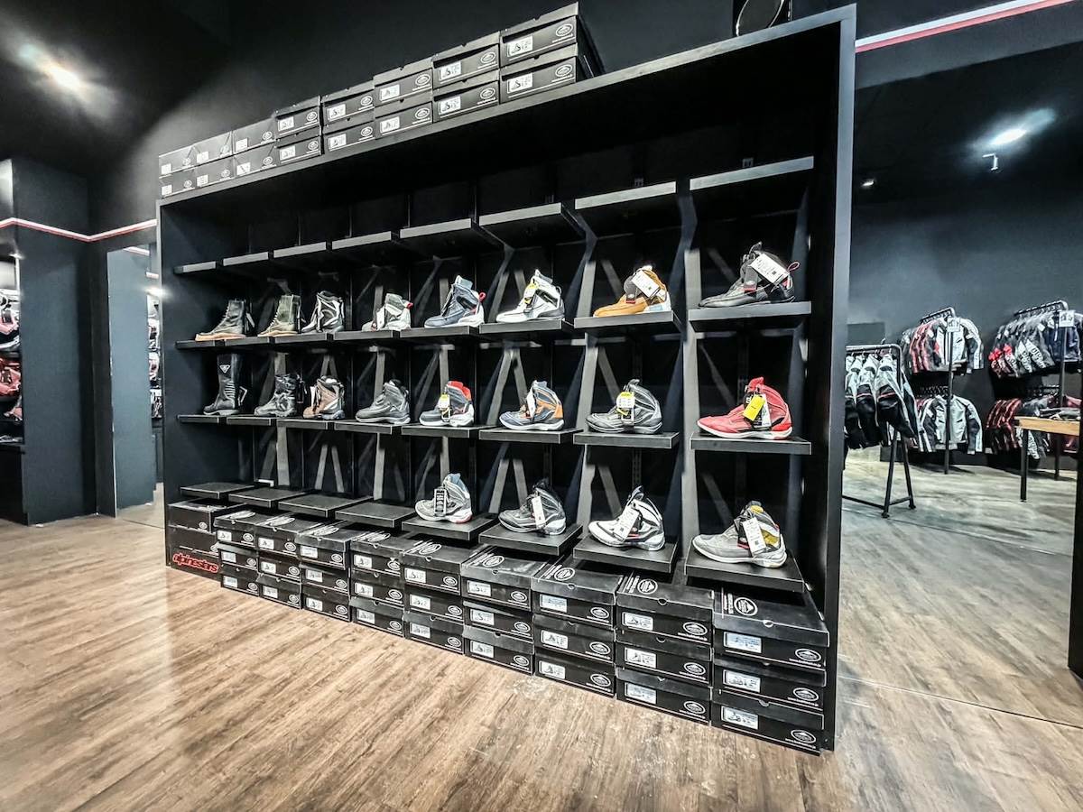 防摔鞋專區。（圖／Kushitani提供）