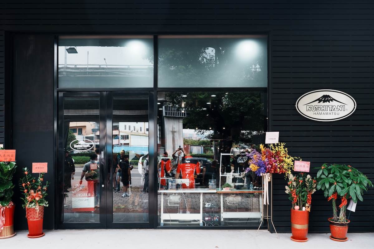 Kushitani台中專門店位於許多機車騎士必經的南屯環中路上。（圖／林昱丞攝影）