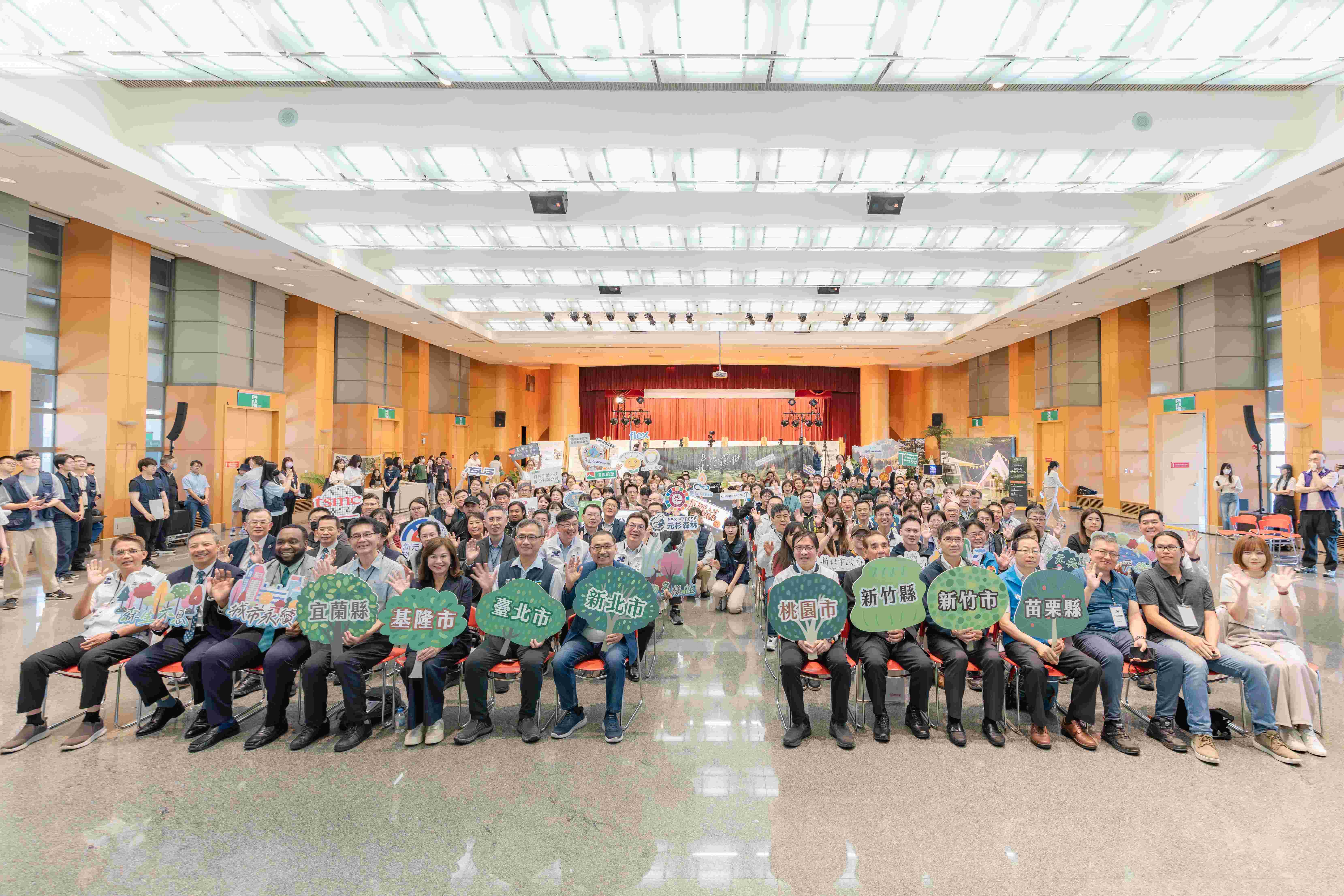 北臺八縣市攜手推動「為地球種下一棵樹-百萬人種百萬樹」計畫，今(20)日特別在「422世界地球日」前夕舉辦計畫一周年成果發表記者會，號召更多地方政府、企業及民間團體共同參與。(圖/新北市提供)