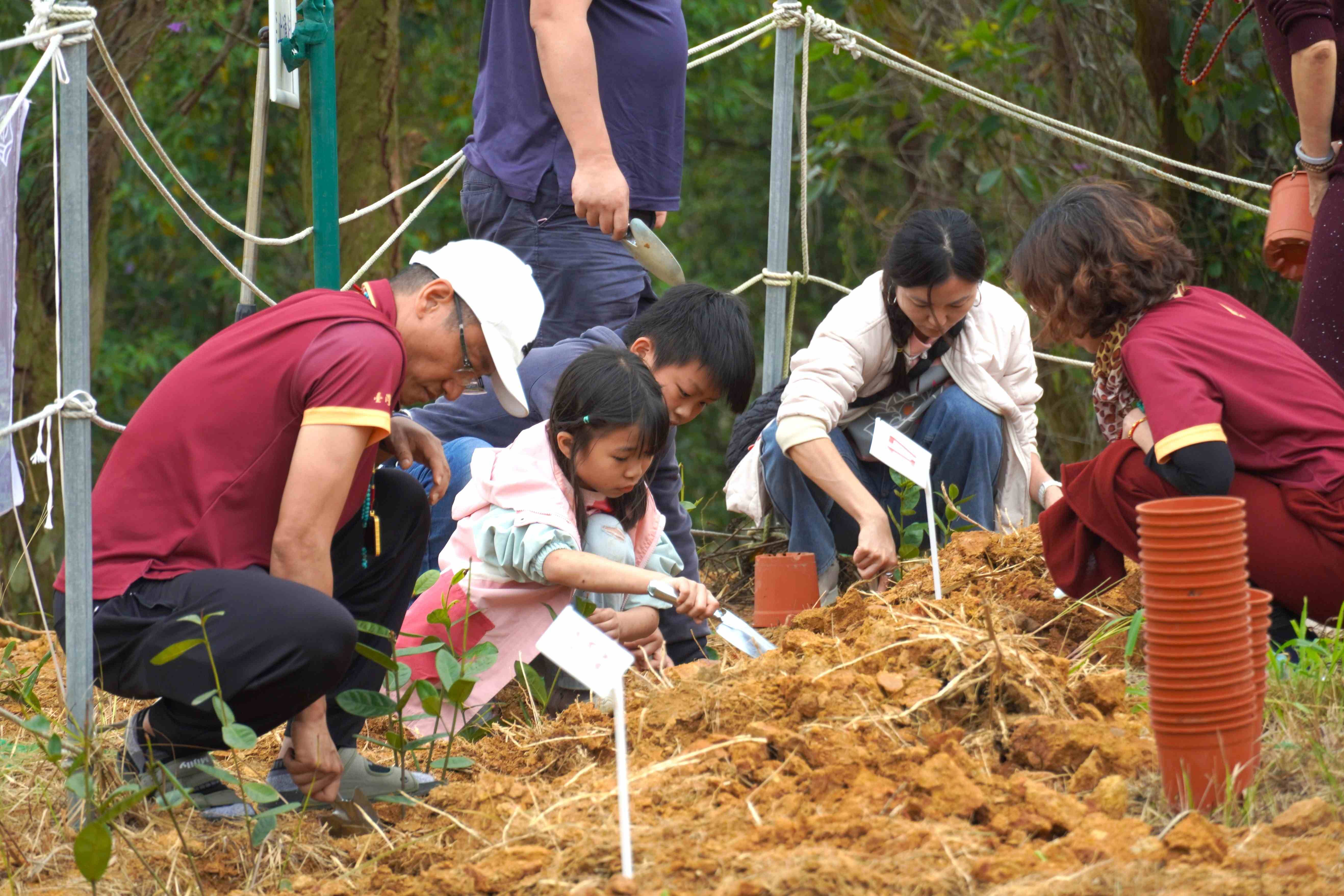 苗栗縣桑耶寺參與植樹活動。(圖/新北市提供)