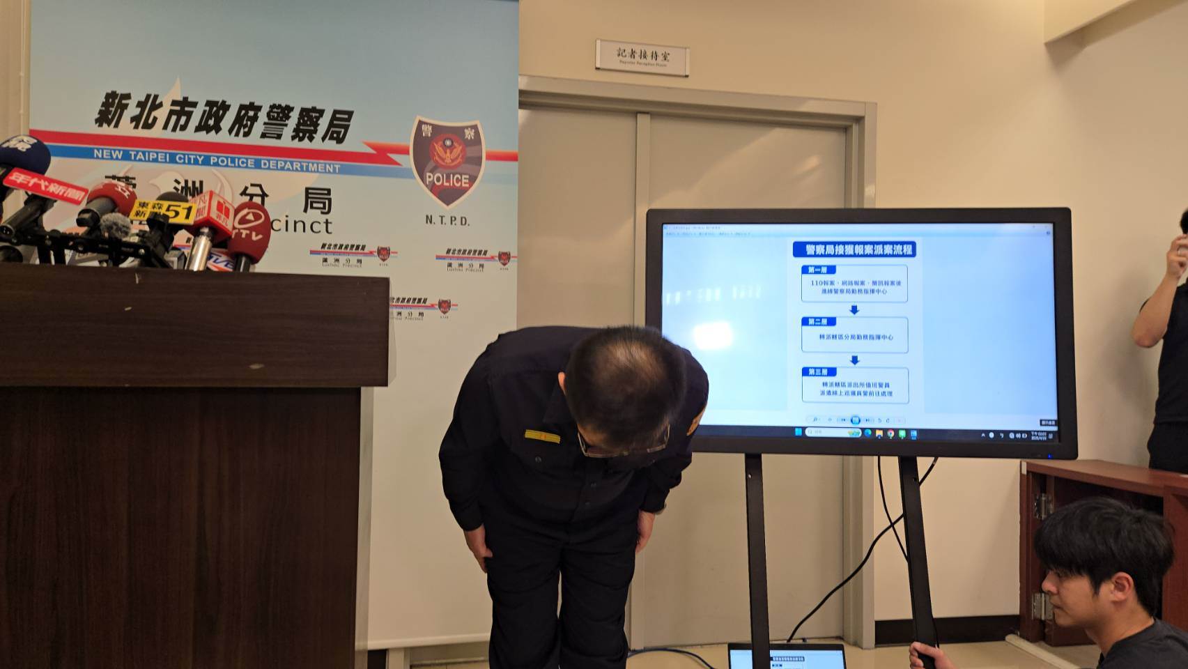 [新聞] 蘆洲警冒名亂訂趴薩！遭記大過調職 分局長親鞠躬致歉 - 八卦 - PTT.BEST 批踢踢爆文 3