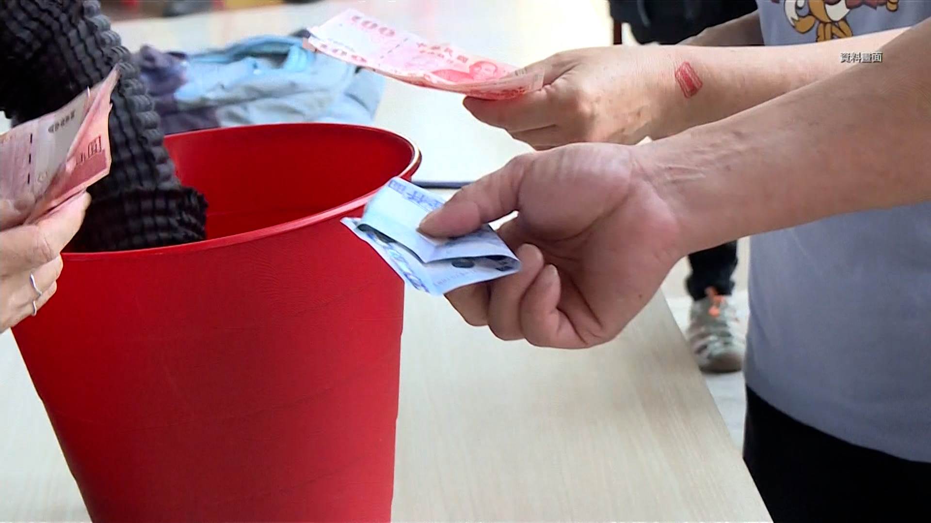 L BAR_整點用(修邊).00_08_45_10.Still076