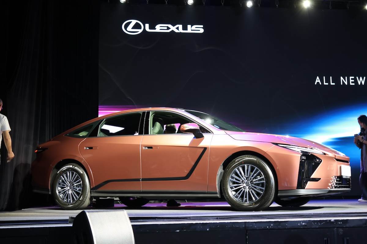 車身尺碼與軸距同步放大，達到5,140mm與2,950mm。（圖／Jsaon Hu提供）