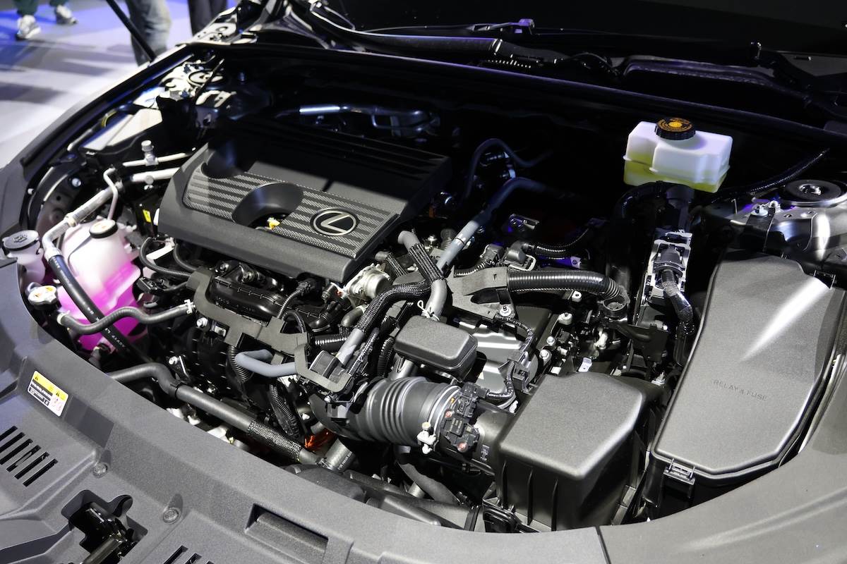 ES 300h搭載全新2.0升油電複合動力系統，具備197匹綜效馬力與25.8 km/L的平均油耗表現。（圖／Jsaon Hu提供）