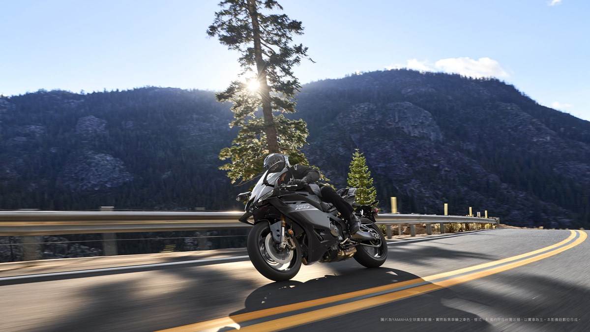 YZF-R9搭載890c.c. CP3三缸引擎，以渾厚的中段扭力輸出與靈敏的動力反應，提供兼具爆發力與節奏感的加速特性。（圖／台灣山葉提供）