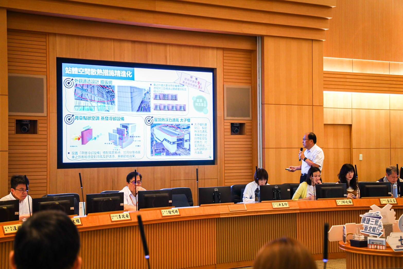 新北捷運局長李政安簡報說明。(圖/新北市政府捷運工程局提供)