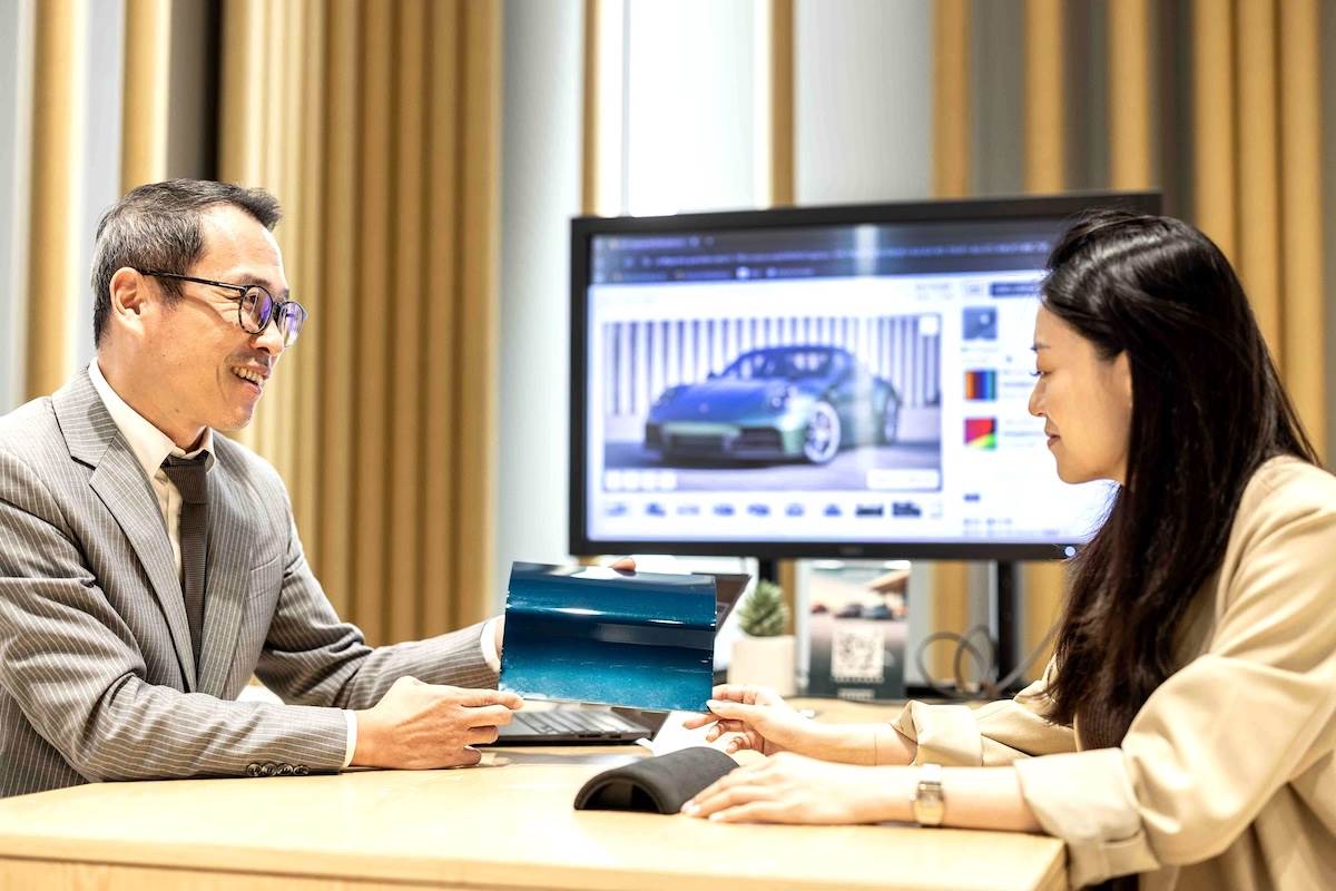 服務內容除了實車與精品展示外，同樣提供專屬客製化諮詢。（圖／Porsche提供）