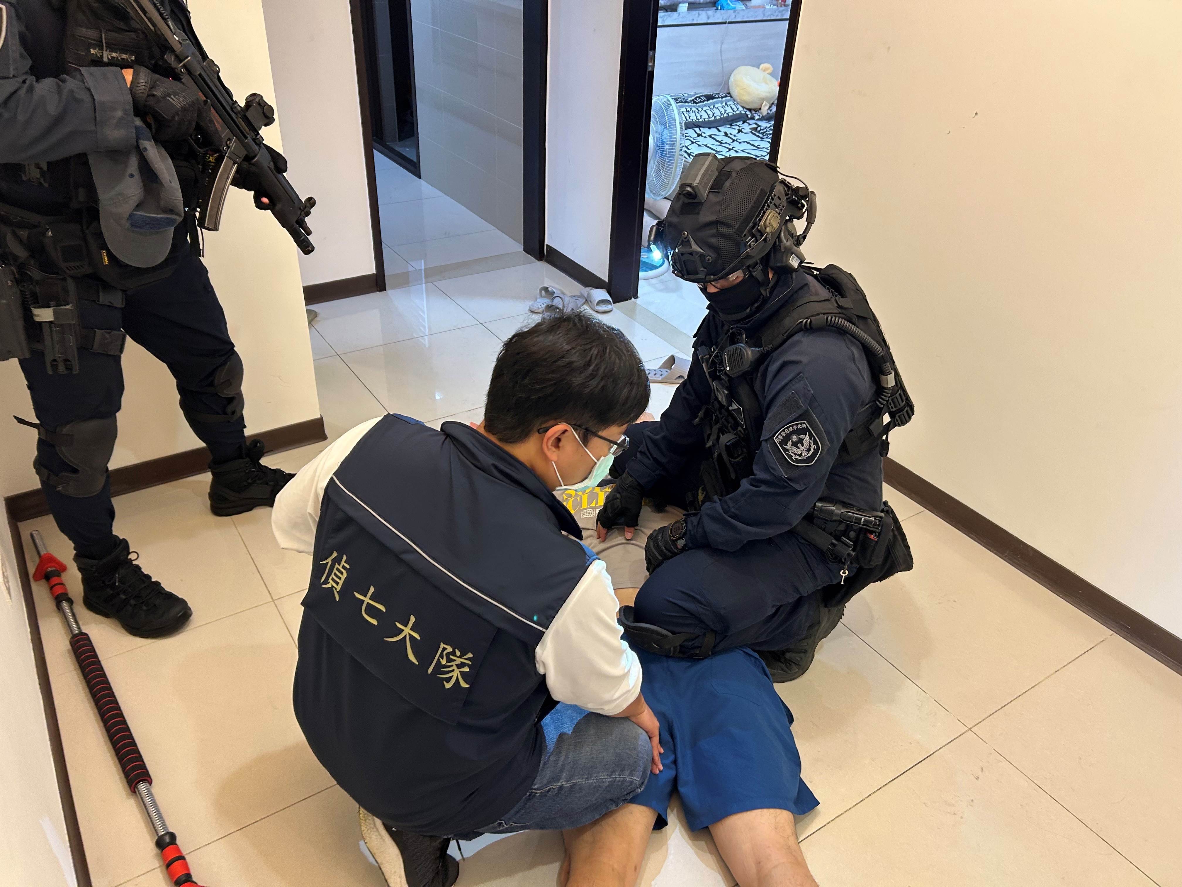 犯嫌壓制畫面