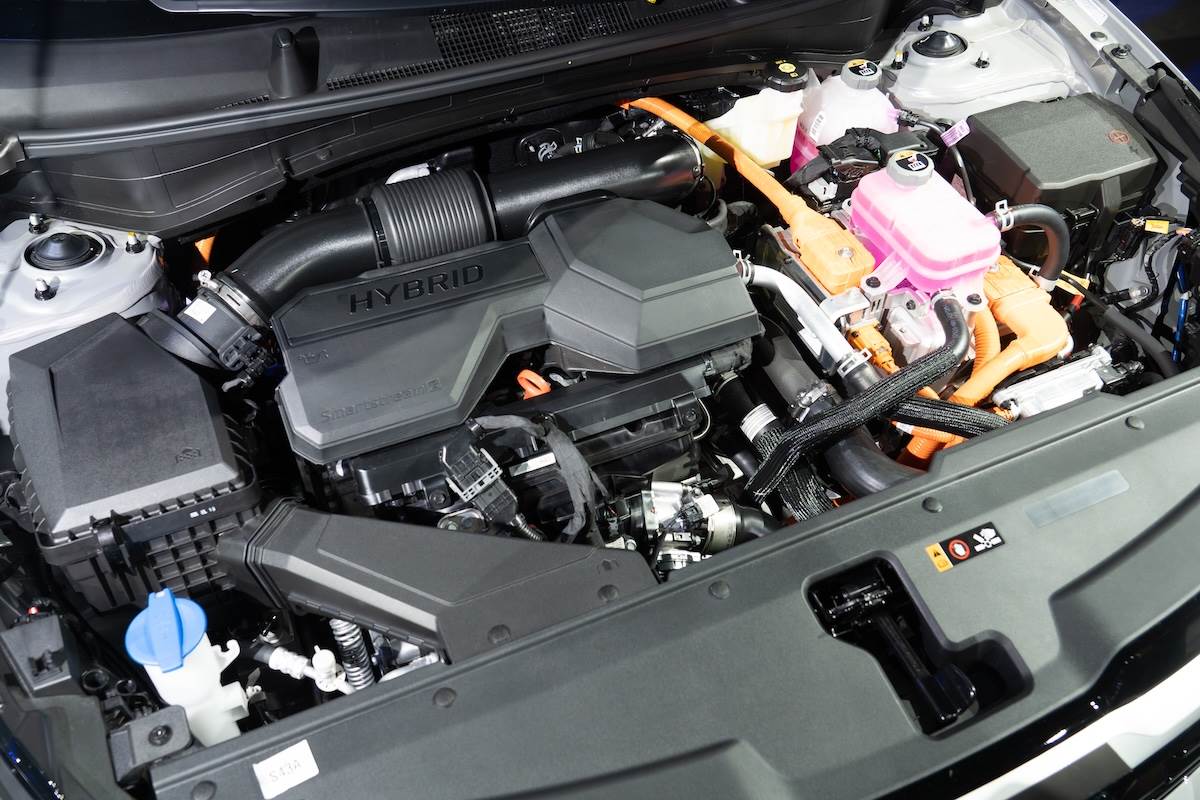油電動力Turbo-Hybrid車型可提供達235匹／37.4kg-m的最大綜效馬力和扭力，油耗表現則達到20km/L。（圖／林昱丞攝影）