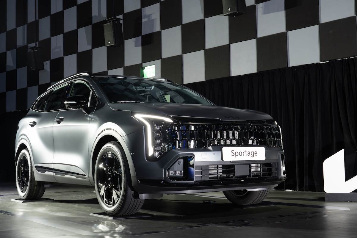 汽油動力車型Sportage X-Line 4WD搭載專屬黑化套件。（圖／林昱丞攝影）