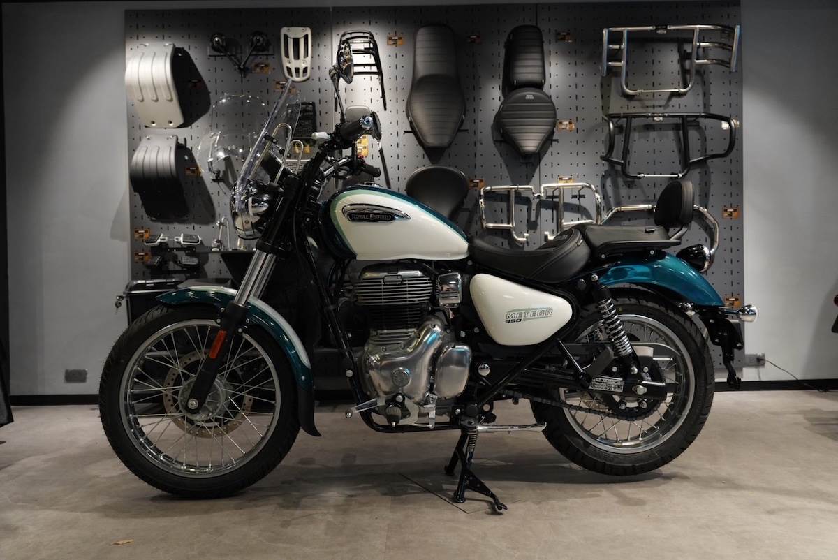 Meteor 350全新車色「Aurora Retro Green（極光綠）」首次公開亮相。（圖／太古提供）