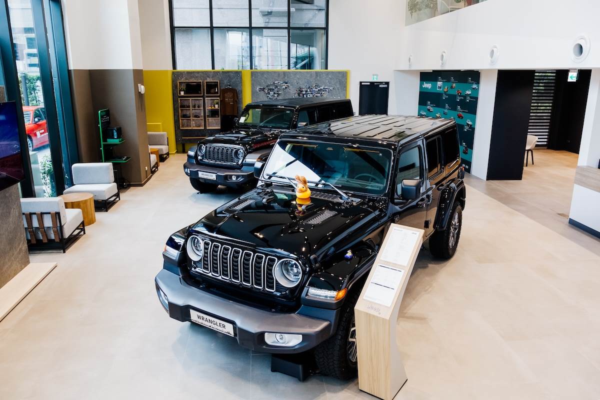 內湖旗艦品牌中心於單一空間內呈現旗下Peugeot、Citroën、Alfa Romeo、Jeep等品牌各自的產品陣容與品牌個性。（圖／寶嘉聯合提供）