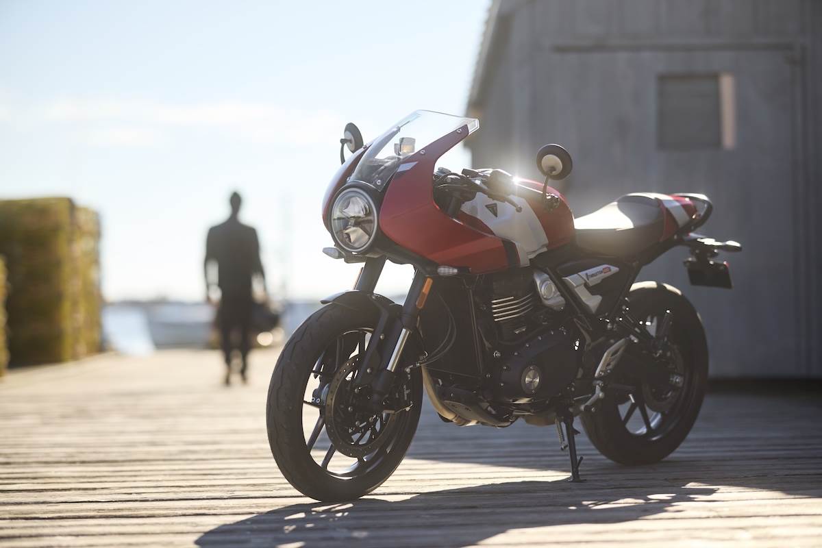 Thruxton 400以經典Café Racer的外觀輪廓為基礎,同時結合現代細節。(圖/安東貿易提供)