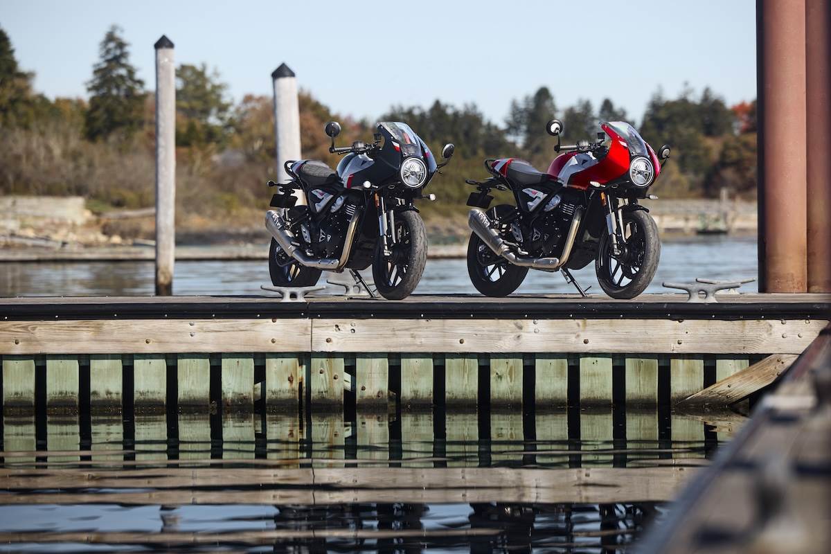 Thruxton 400採用專屬車架與懸吊調校,整體設定較Tracker 400更偏向運動操控取向。(圖/安東貿易提供)