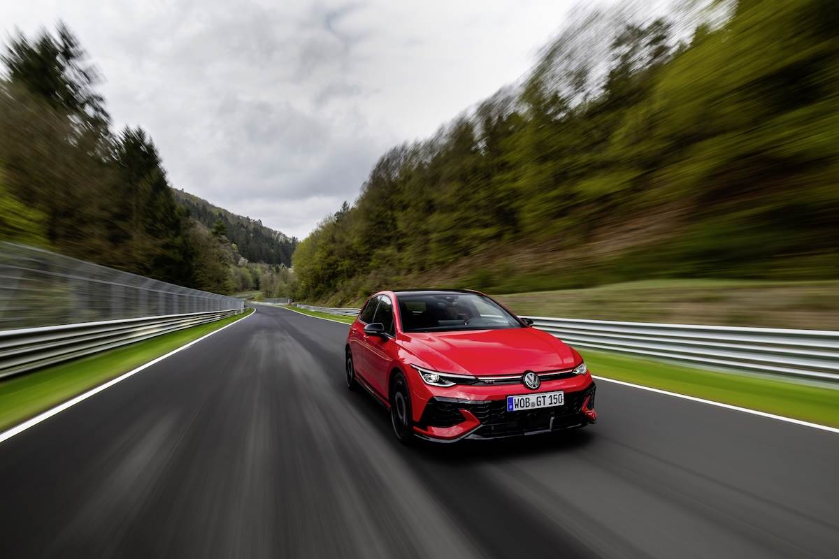 <a href='/search/tags/Golf GTI EDITION 50/' target='_blank'>Golf GTI EDITION 50</a>搭載經典EA888 evo4 2.0升TSI渦輪增壓引擎，可輸出325匹最大馬力與42.8 kgm峰值扭力。（圖／台灣福斯汽車提供）