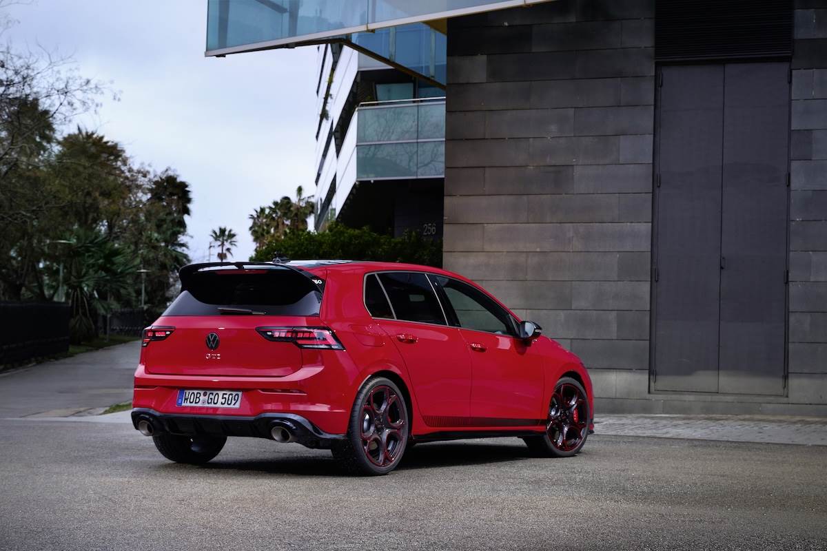 Golf GTI EDITION 50透過大量專屬細節，彰顯其作為GTI 50週年紀念車款的獨特身份。（圖／台灣福斯汽車提供）