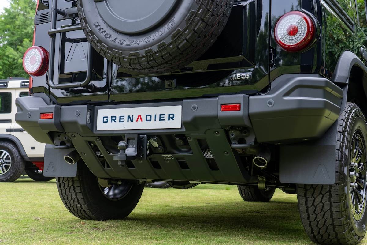 INEOS Grenadier Black Edition擁有黑化的水箱護罩、前後下護板、18 吋十二輻單肋鋁圈，以及Black Edition專屬銘牌。（圖／林昱丞攝影）