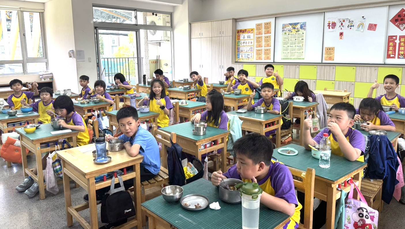 以「增加支持、穩定教學現場」為核心，讓教師在協助學生用餐安全育及營養教育的同時_0