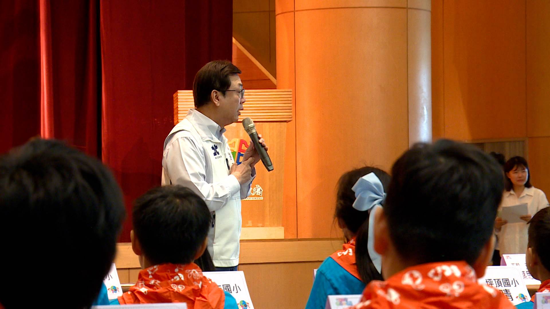 環保小局長與副市長劉和然面對面交流,共同關注環境議題。(圖/東森新聞)