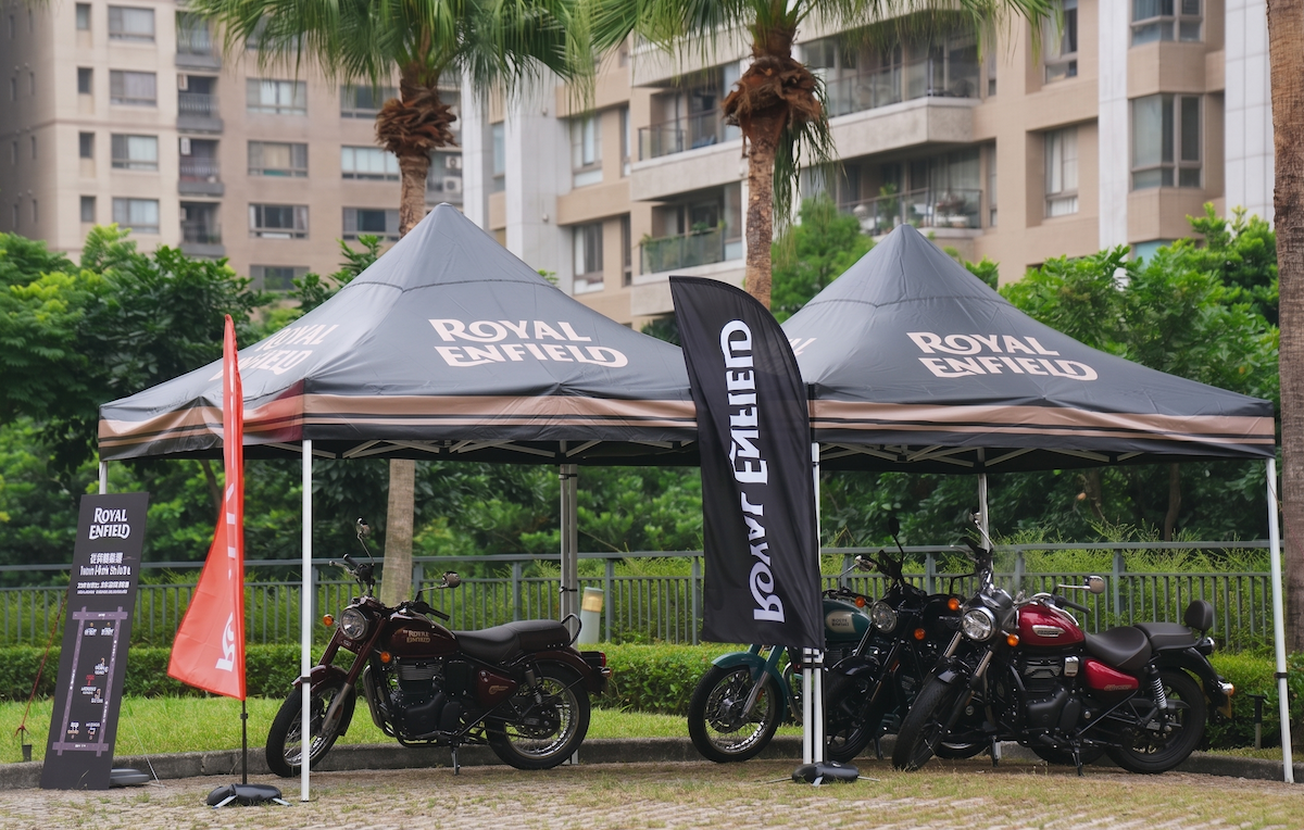 完成試乘體驗並填寫問卷者,即可獲得品牌飲料提袋。(圖/Royal Enfield Taiwan提供)
