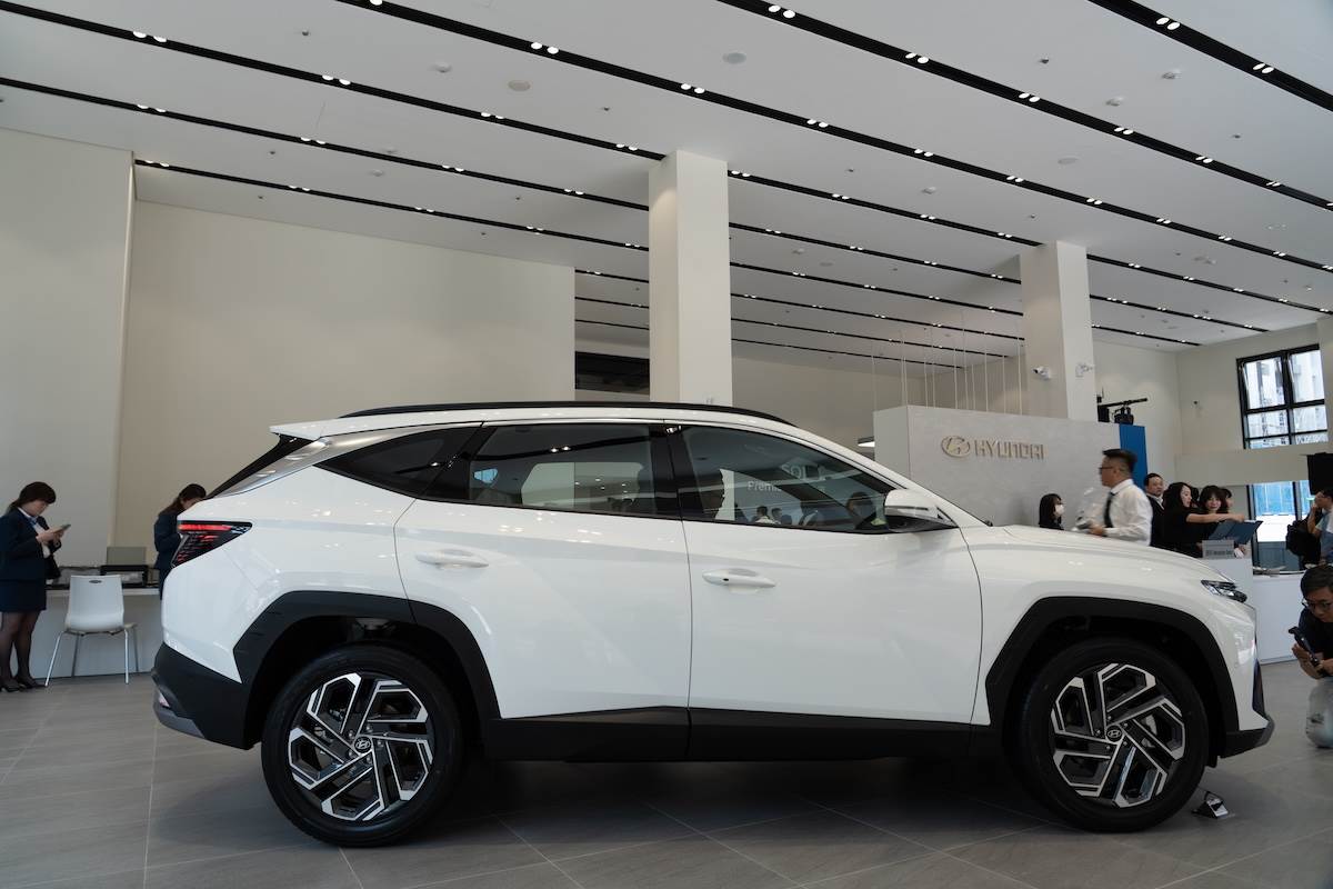 Tucson L在「車身左右兩側」再各追加2顆超音波感測器,雷達總數達12顆,形成360度的低速雷達防護網。(圖/林昱丞攝影)