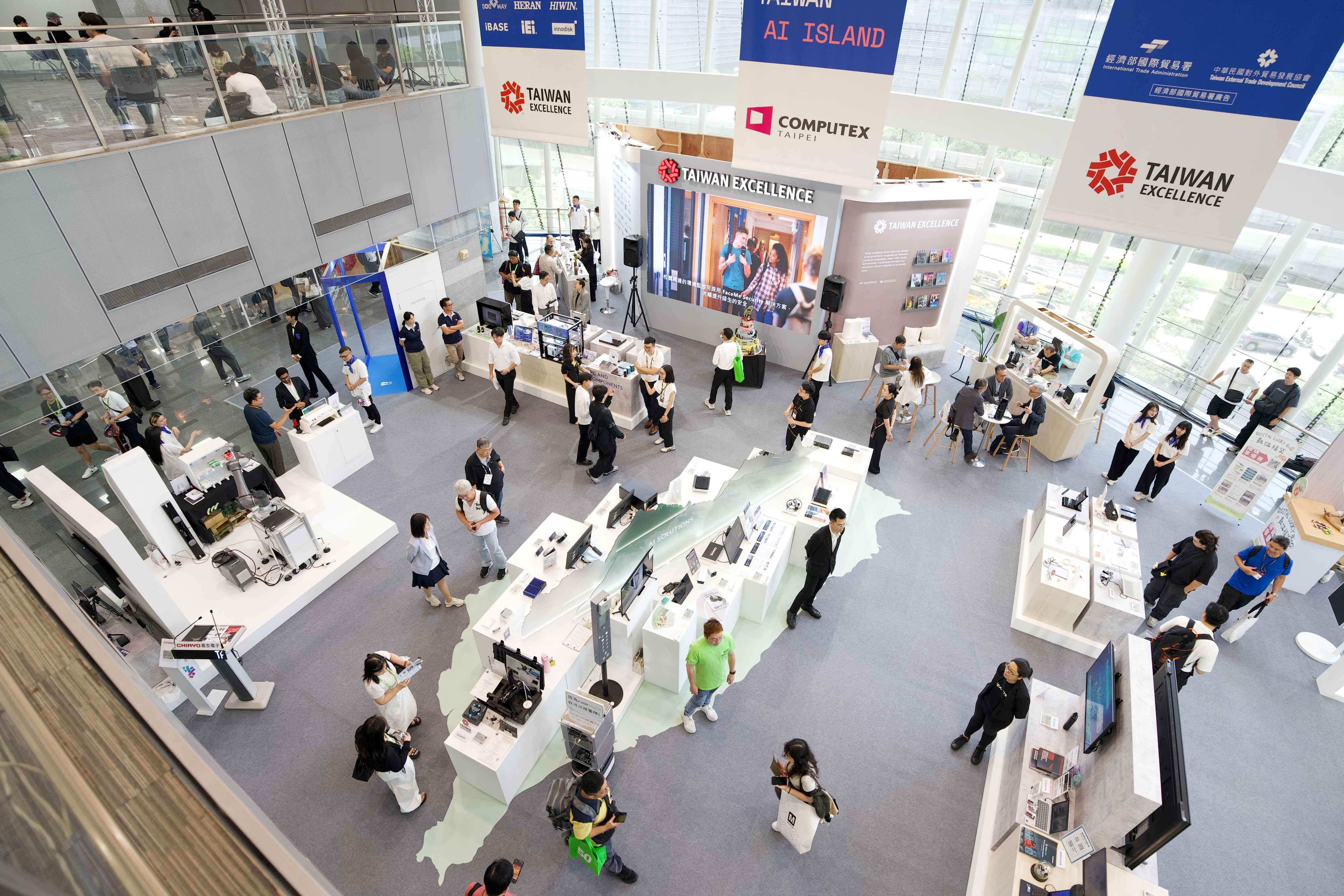 台灣精品展示區以臺灣科技島為主題，呈現臺灣AI生態系。（圖／台灣精品提供）