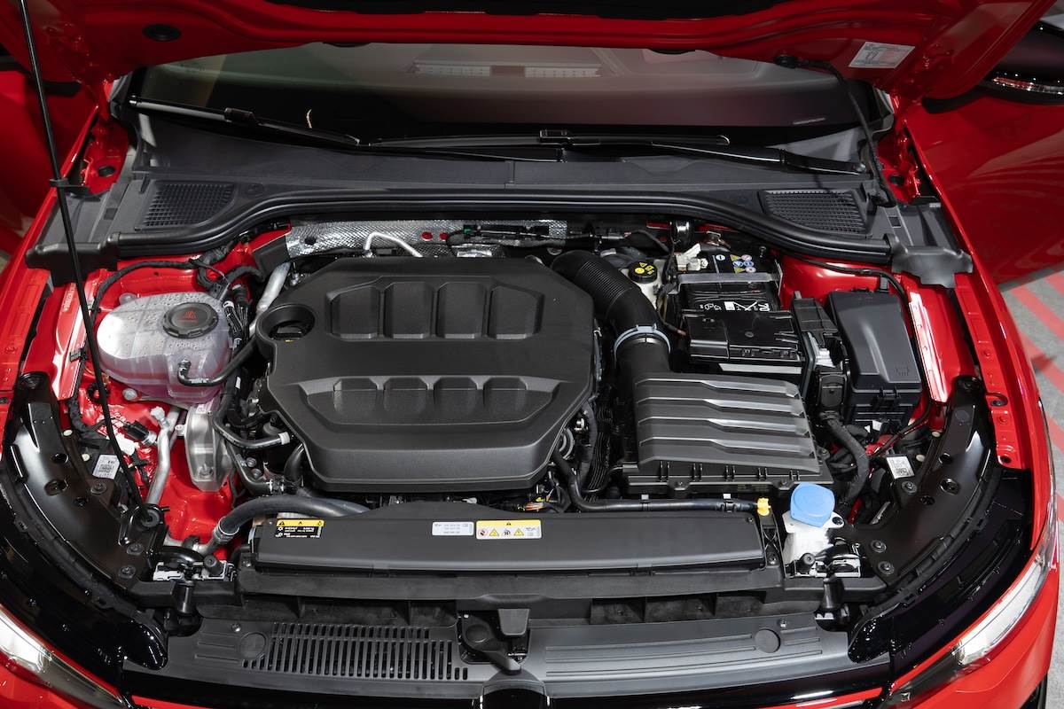Golf GTI EDITION 50搭載經進一步強化調校的2.0 TSI渦輪增壓汽油引擎，可輸出325匹最大馬力與42.8 kgm峰值扭力。（圖／林昱丞攝影）