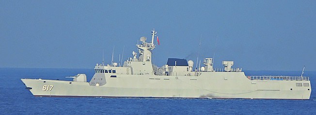 中共景德鎮軍艦(617)騷擾我西南海域，海軍鄭和軍艦嚴密監控