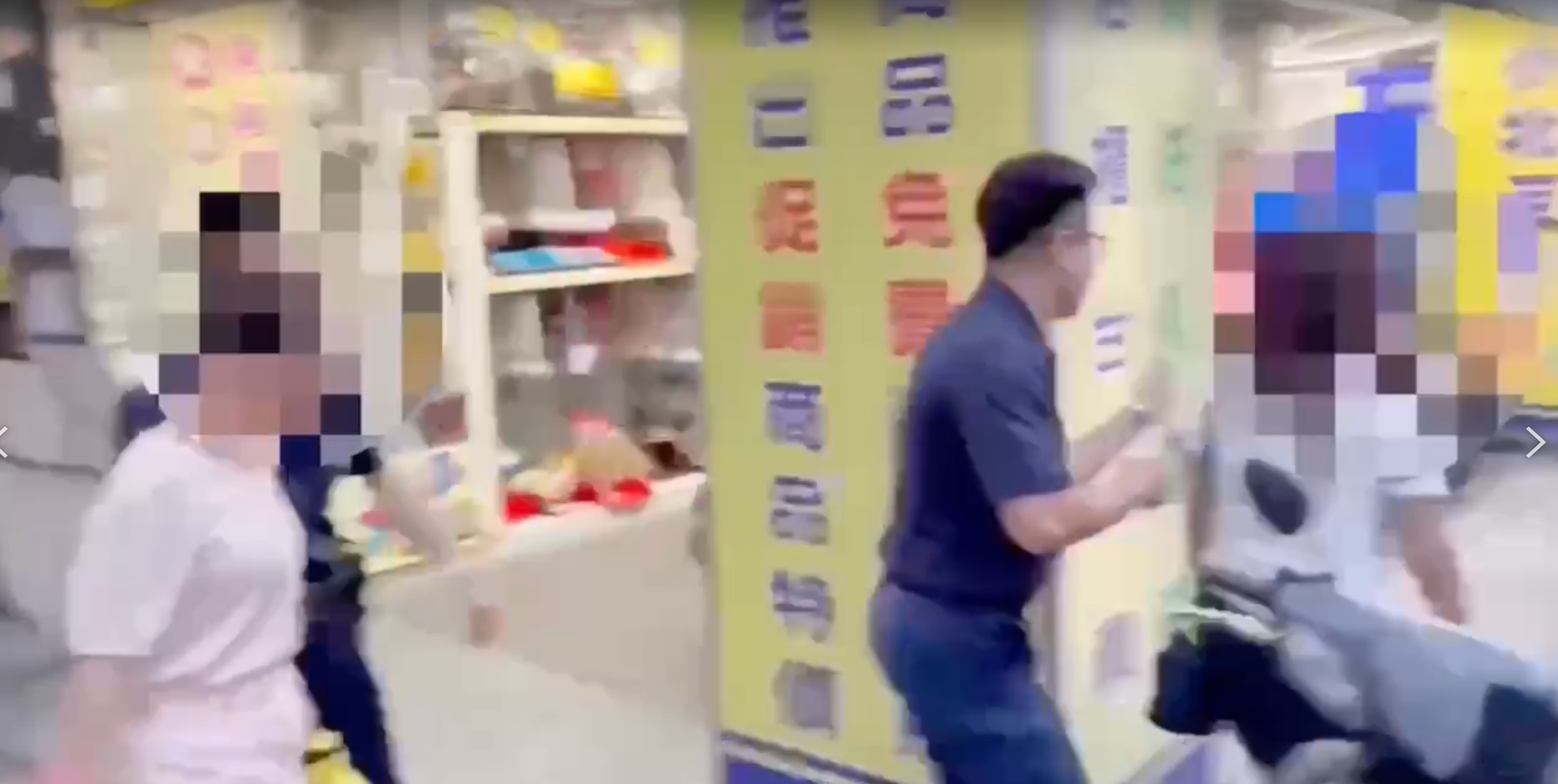 警方帶回賭客與負責人移送法辦。