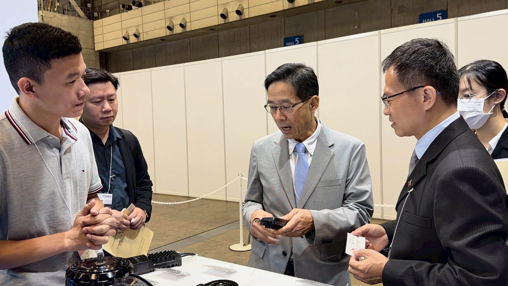 張局長參訪力山工業展位-了解產品技術優勢