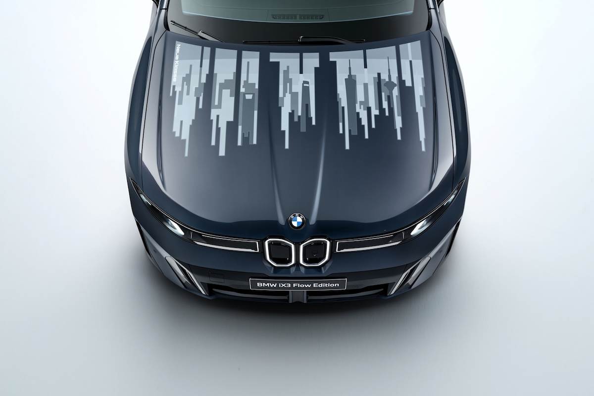 BMW iX3 Flow Edition於今年北京國際車展全球首演,成為全球首款導入電子紙技術並正式邁向量產的車款。(圖/汎德提供)