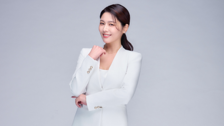 白家綺鼓勵女性,在照顧家人與工作之餘,也別忘了善待自己。(圖/藝人 白家綺提供)